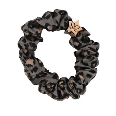 By Eloise London Silk Scrunchie Gold Star Gumka do włosów dla kobiet 1 szt Odcień Grey Leopard