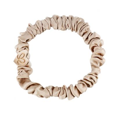 By Eloise London Skinny Silk Scrunchie Gold Heart Gumka do włosów dla kobiet 1 szt Odcień Sand